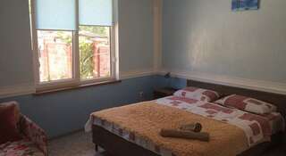 Гостевой дом Zemfira Ялта Классический трехместный номер-2